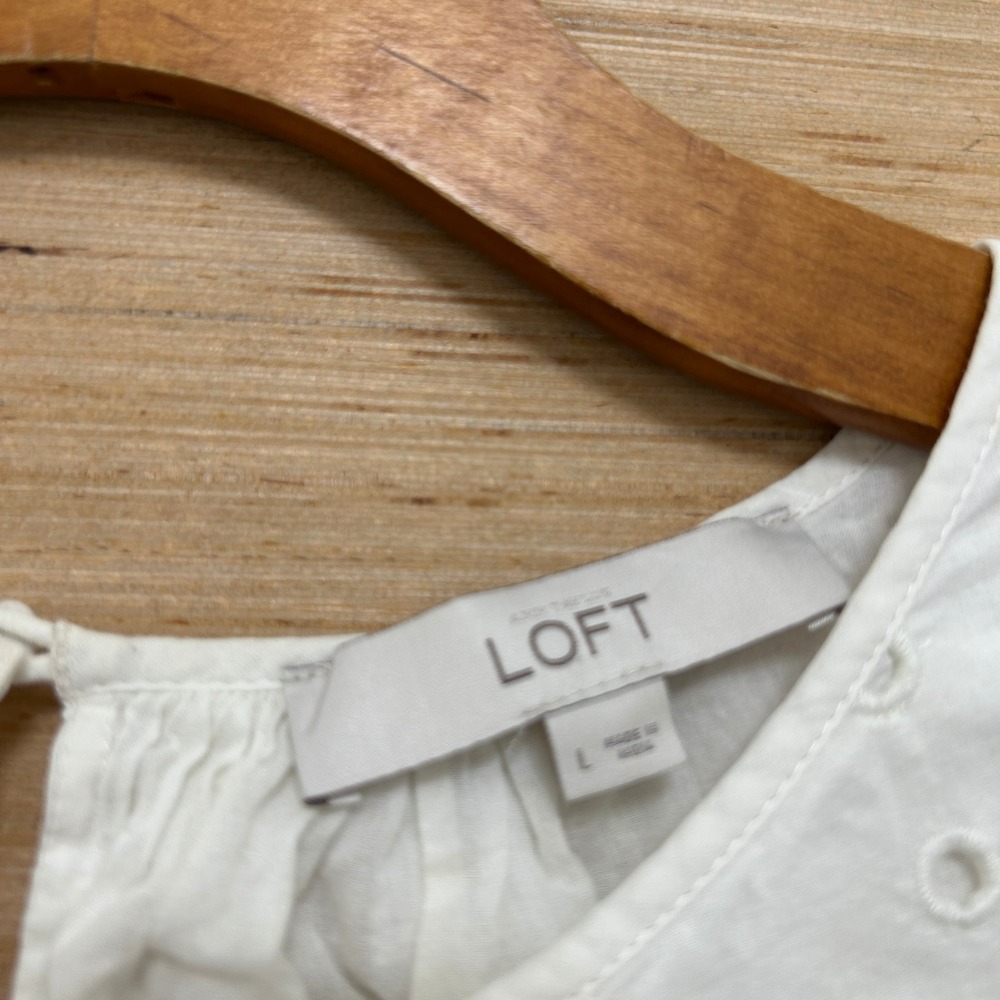 Loft Womens White Eyelet Sleeveless Tank Top Pleated Neck Keyhole Size L - Picture 2 of 6